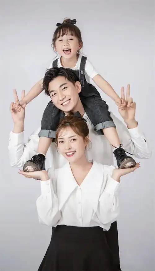 展会新款影楼亲子装儿童摄影服装一家三口全家福艺术拍照写真衣服-mc