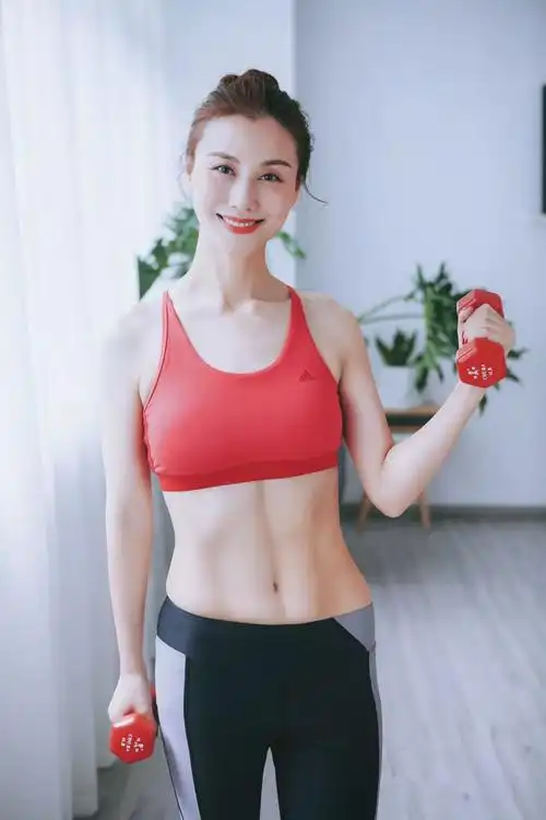 【】江易珈中国大陆知名女演员国家一级游泳运动员保龄球锦标赛冠军