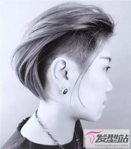 两边铲青侧削发型蓬巴杜的铲青搭配设计,有一种艳压男生的既视感.