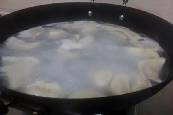 煮饺子,你是"水开了"再下锅吗?很多人都错了,所以饺子破皮