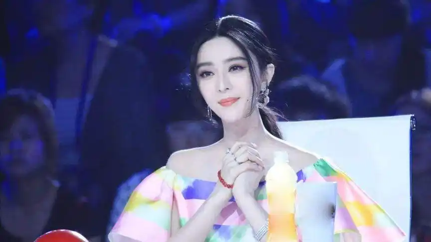 盘点范冰冰采访场面,长相清纯透露"江湖气",不愧是绝世大美女