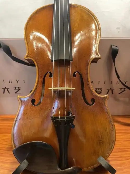 价格不贵,很适合学生换琴,或者想提高一个提琴级别的小伙伴