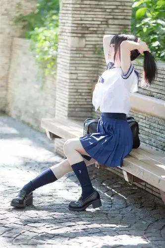 清纯的校服妹妹你喜欢不