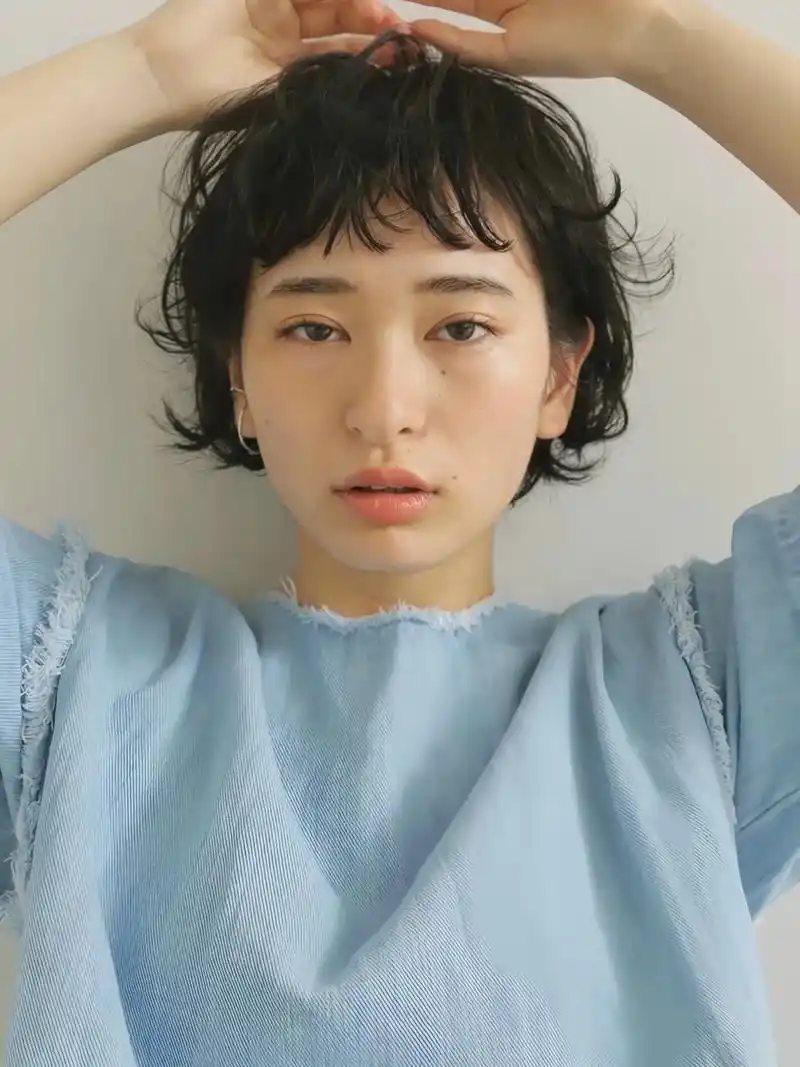 短发想烫发又怕显老 - 抖音