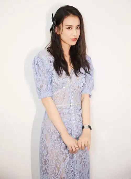 黄圣依真放得开这么透的裙子也穿得下却是教科书式的淑女穿搭