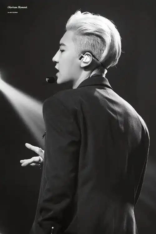 knock 开启时光机97白发,背头,侧剃几个关键词,让朴灿烈用荷尔蒙在