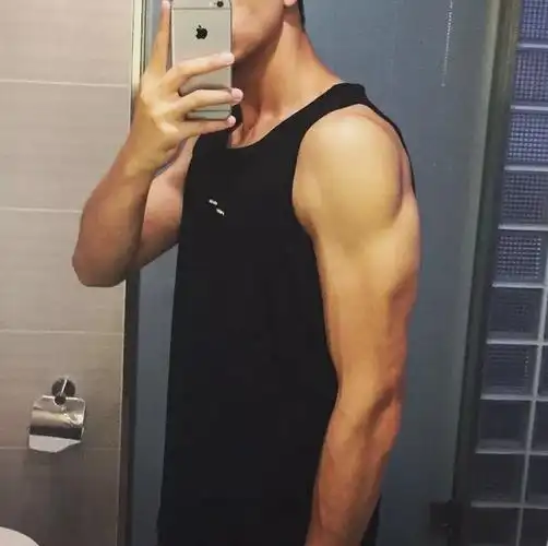 许光汉的背肌易烊千玺的腹肌网友我就是馋他的身体