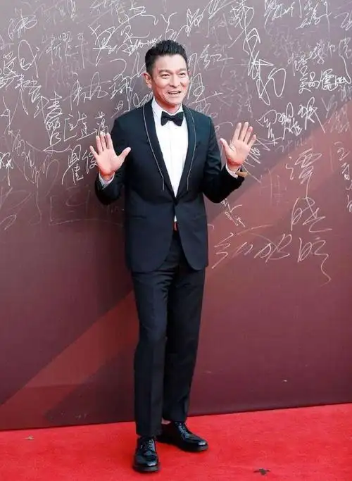 刘德华搭档最帅"西门庆",宁浩电影《红毯先生》开机讲"人品"