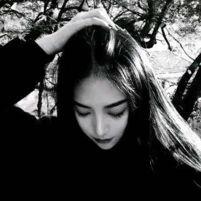 qq黑白头像女生高清好看的女生头像黑白系伤感图片