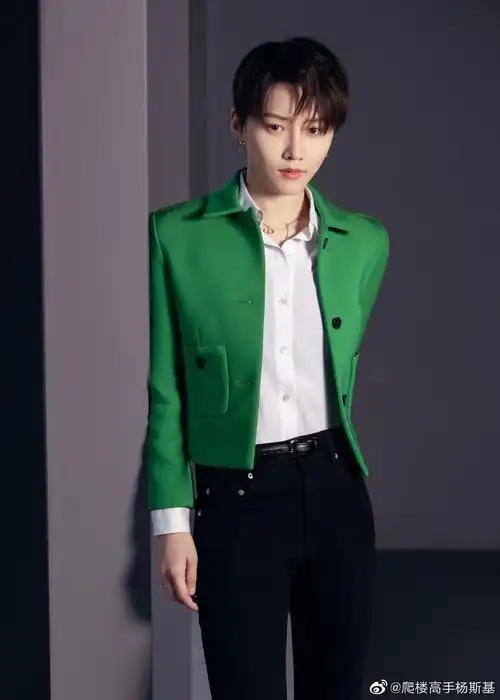 刘雨昕的腿斯哈斯哈