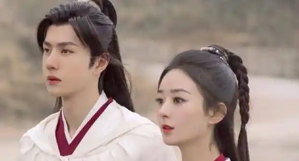 迪丽热巴做饭,赵丽颖去超市,杨幂给自己拿菜,杨颖喝酒,蔡徐坤会拎东西