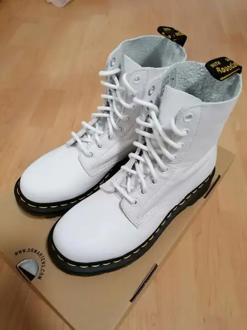 白色马丁靴绝绝子啊