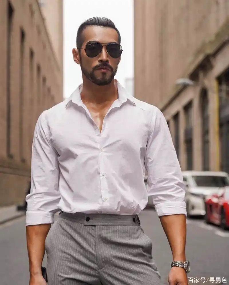 外滩型男,络腮胡加单眼皮超帅气