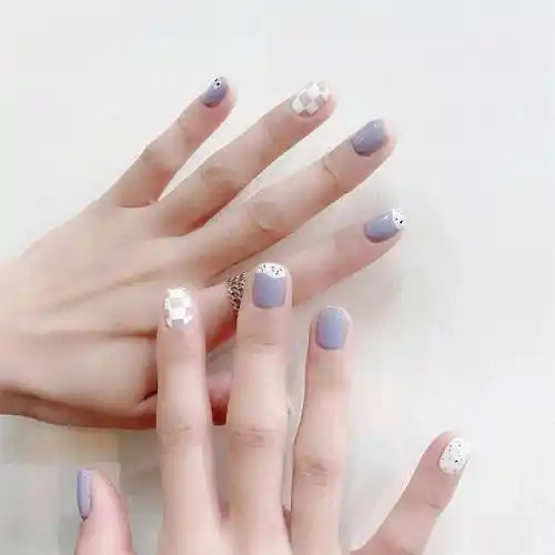 短指甲的美甲款式特别适合学生党和上班族哦