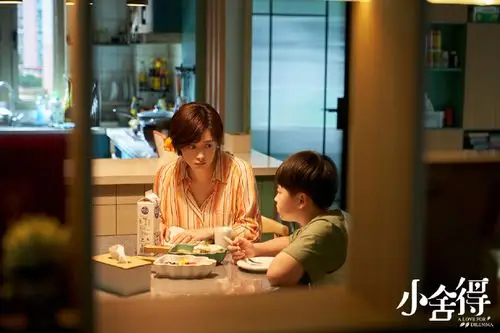 剧《小舍得》中饰演田雨岚,凭借着超高的人气在众多演员中脱颖而出,有