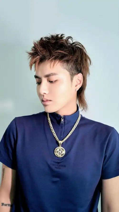 吴亦凡帅气有型图片手机壁纸