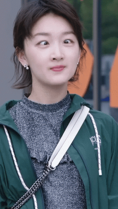 周冬雨素颜生活照#好久没发现过周冬雨原来这么美,《我们相爱吧≈中