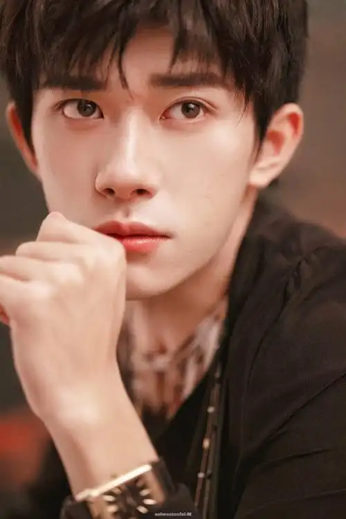 易烊千玺二三逢时戢鳞风起##易烊千玺4%vol的河