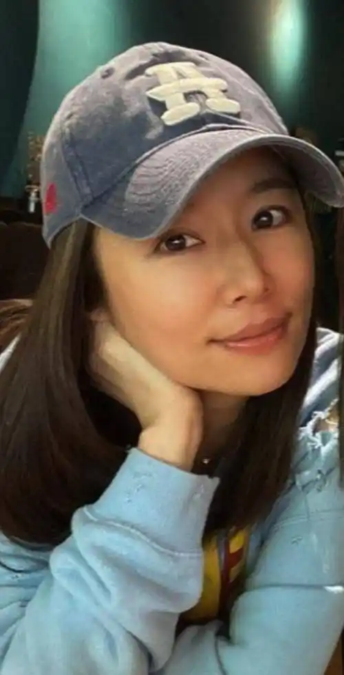 林心如素颜与闺蜜同框,皮肤蜡黄嘴唇干裂不敌闺蜜?