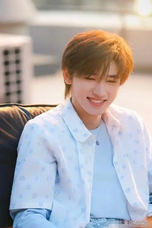 时代少年团宋亚轩买游戏账号被骗钱,近日,宋亚轩在购买游戏账号时不幸