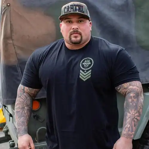 街健皇帝弗兰克的这位300斤大兄弟,玩起街健也一样溜得飞起!