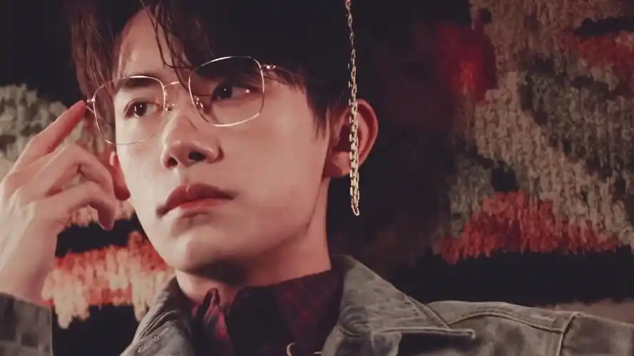 易烊千玺时装男士2019年5月刊