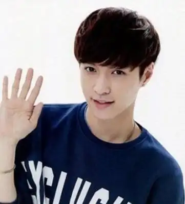 男生齐刘海拉直发型图片 男生拉直发型是不是很乖巧