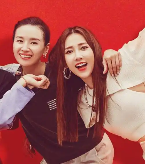 江映蓉陈梓童不敢认,是和修图师有仇吗?