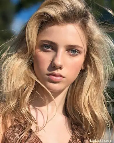 澳大利亚13岁蓝眸女孩《jemima robinson》,逆天颜值搭上**身材超犯规