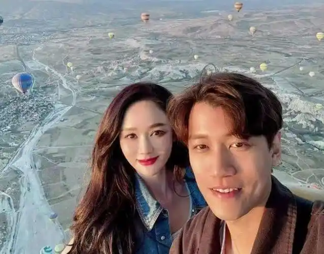 陈乔恩和老公庆4周年!嫁入豪门面相大变,想办小型婚礼孩子随缘