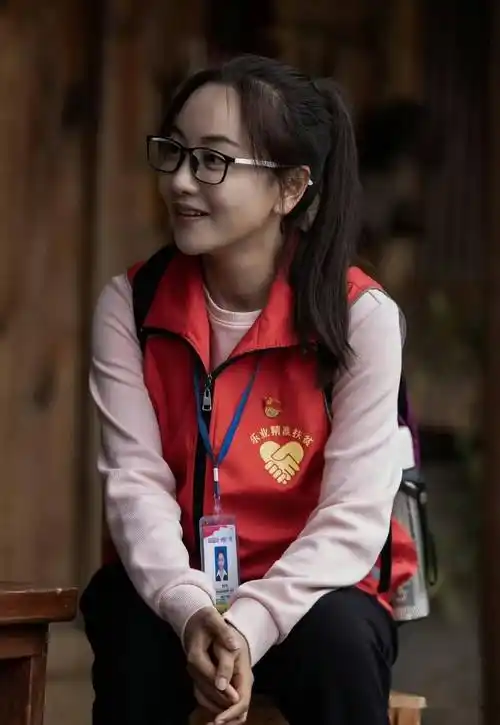 杨蓉素颜游川西,念莲师七句祈祷,真诚祈福,又是有钱有闲的一天