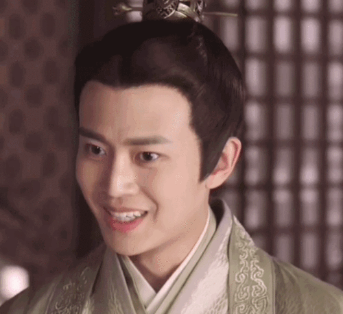 秉承着这份热情去微博逛了几天,没成想失去表情管理的国超渐渐把陆