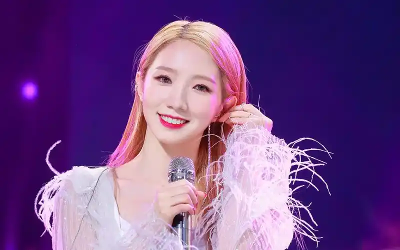 孟美岐桌面壁纸