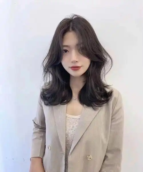 锁骨发|中长发气垫烫|细软发质韩式烫发 八字刘海的风格屡试不爽简约