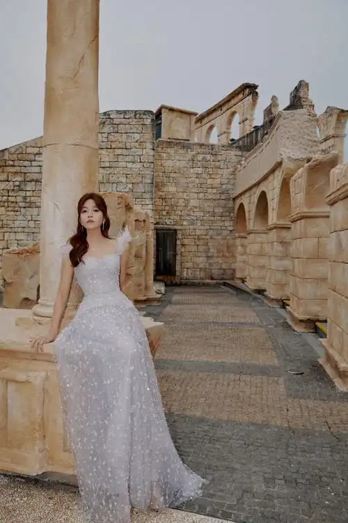 大湾区音乐汇##陈妍希羽毛仙子裙