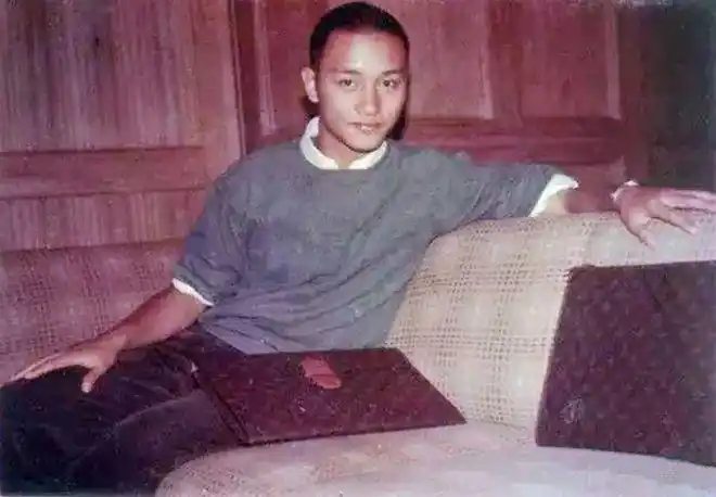 图一,张国荣,寸头显得很精神,五官帅气,能hllo的住平头的才是真帅哥