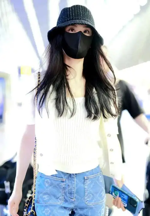 上短下高 叠穿分层,突出造型层次更显高刘诗诗从小学习芭蕾舞,身高