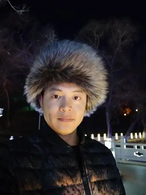 这几个是我朋友,我就请大家评论下哪个还能看,哪个