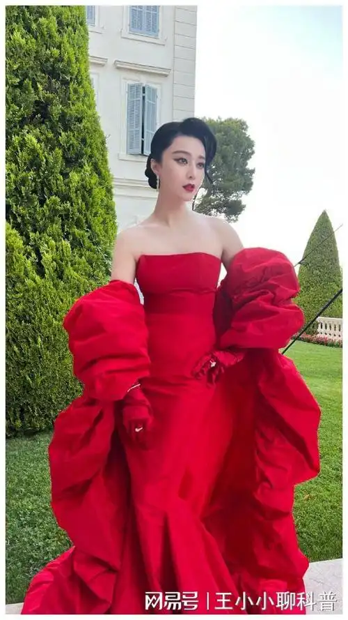 范冰冰再穿"龙袍",可惜事实证明,她再也回不去了|礼服|长裙|红毯|裙子