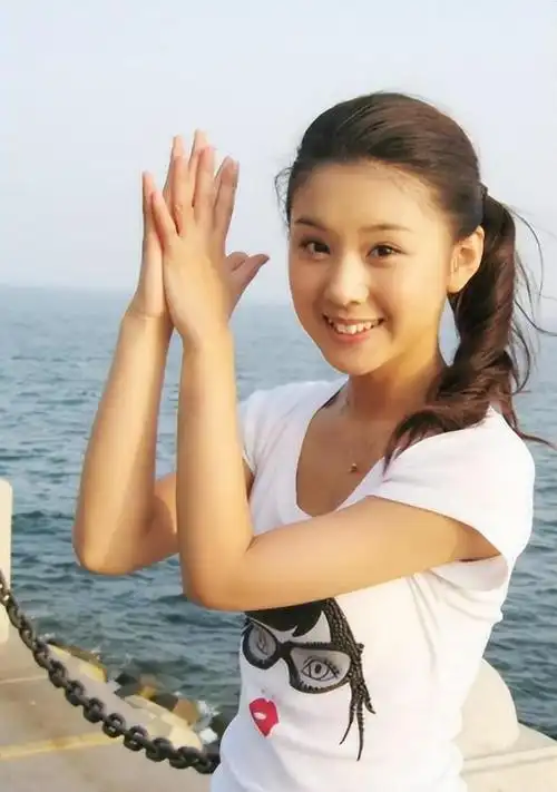 演员李小萌,年近四十容貌依旧似少女,出道20年间,拒绝拍吻戏