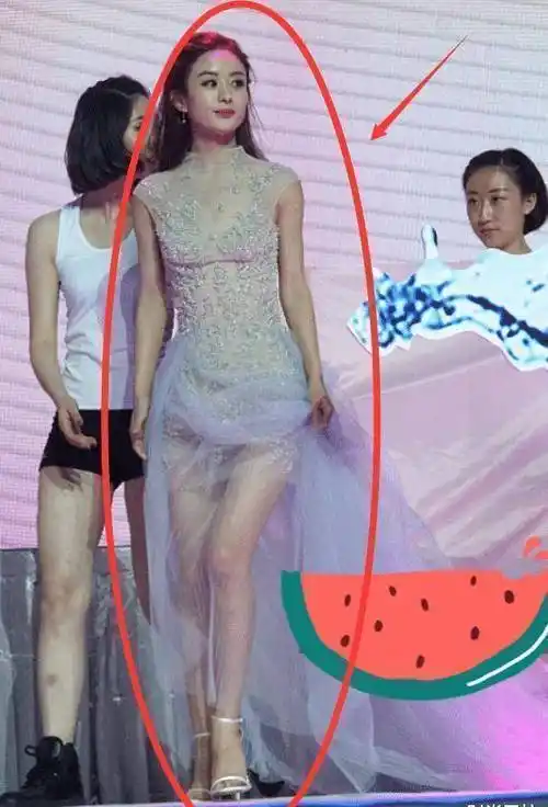 原创都说赵丽颖很少穿高跟鞋唯独这次穿了10cm白色高跟鞋a爆全场