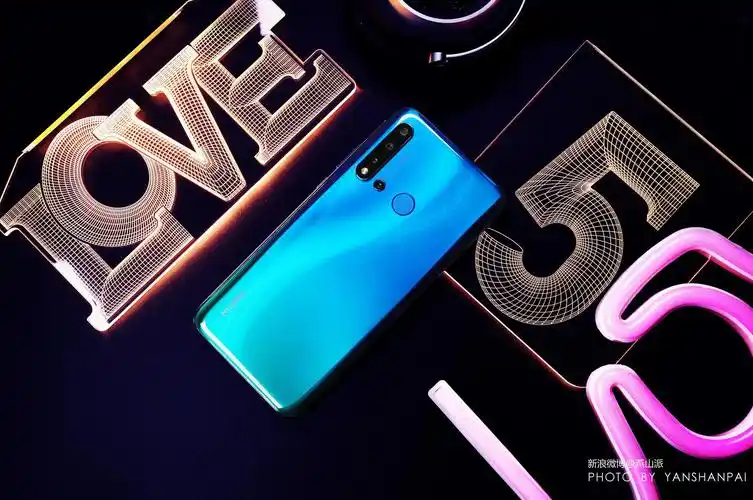 在夜晚的时候华为nova5i苏音蓝这一次撩人心弦