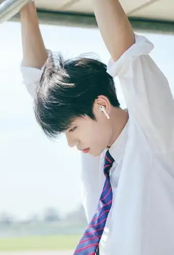 10位男星穿校服!《以家人之名》宋威龙,丁禹兮都是顶级校园男神