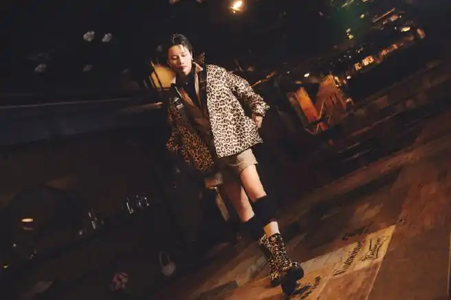 刘雨昕豹纹大背头造型##superelle盛典红毯