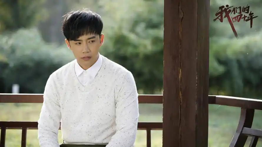 《我们的四十年》热播 金世佳寒冬下水拍摄被赞敬业