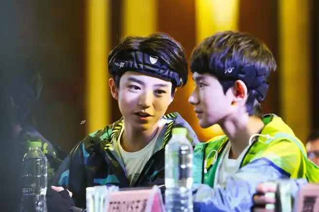 凯源##愚人节##愚人节站姐团建#  @tfboys-王俊凯@tfboys-王源