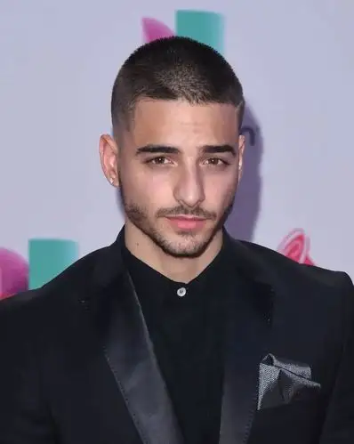 maluma刮掉了胡子整个人年轻10岁