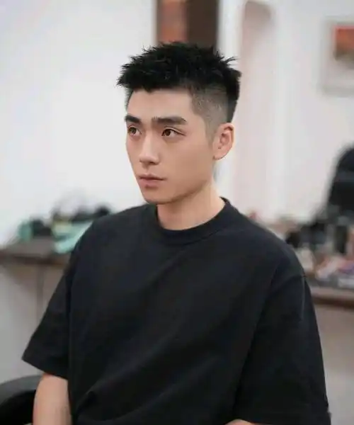 超短寸头,前刺头,狼尾头和微分碎盖头,你认为哪一种最帅气_发型_时尚