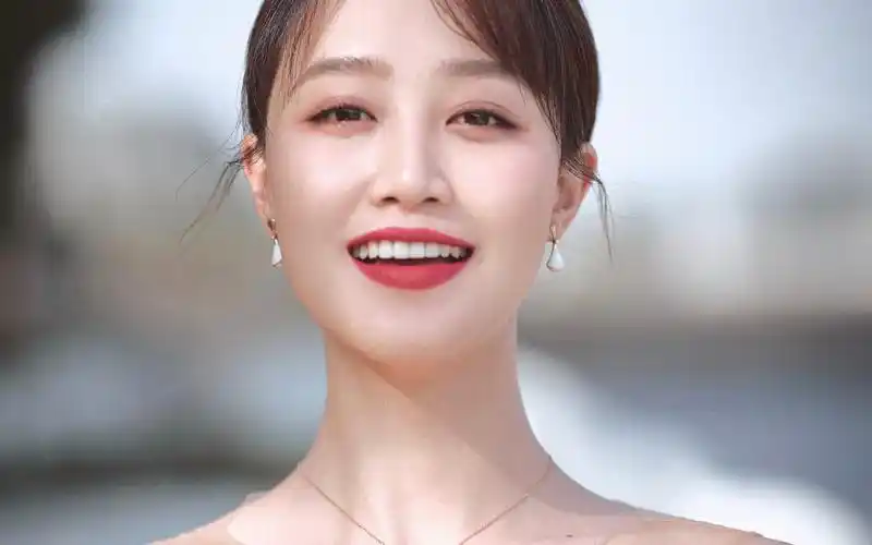 蓝盈莹性感优雅写真桌面壁纸高清大图预览1920x1200_大陆明星下载_美