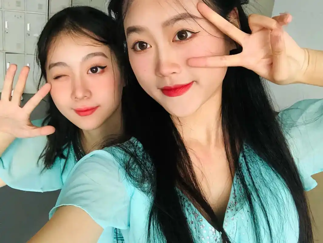 校园生活 #合照 每一张照片都值得分享 - 抖音